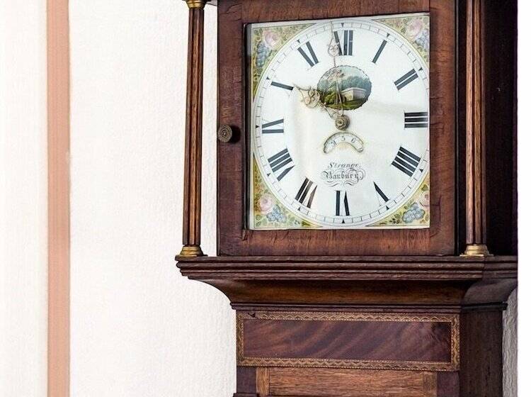 بنسيون Tall Storeys