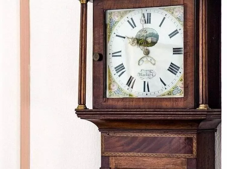 Пансион Tall Storeys