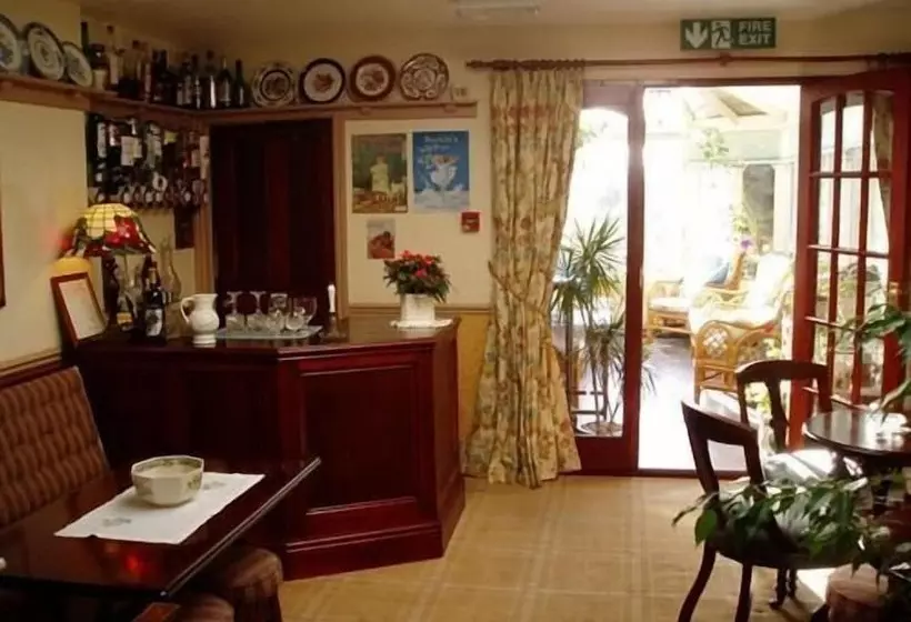 Пансион Tall Storeys