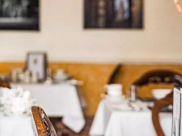 Пансион Tall Storeys