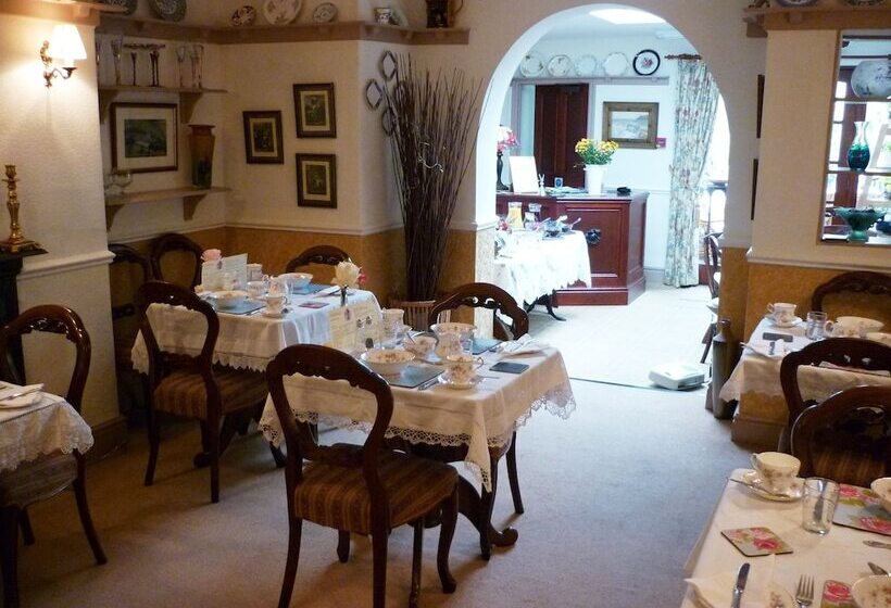 بنسيون Tall Storeys