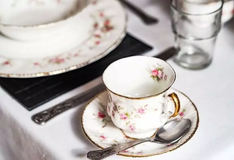 Пансион Tall Storeys