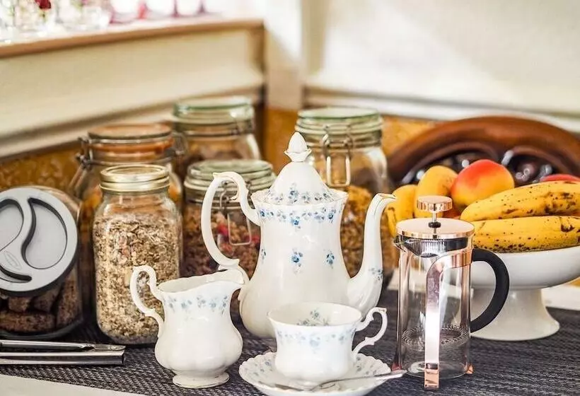 Пансион Tall Storeys