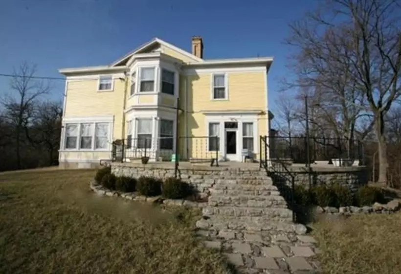 Six Acres Bed & Breakfast