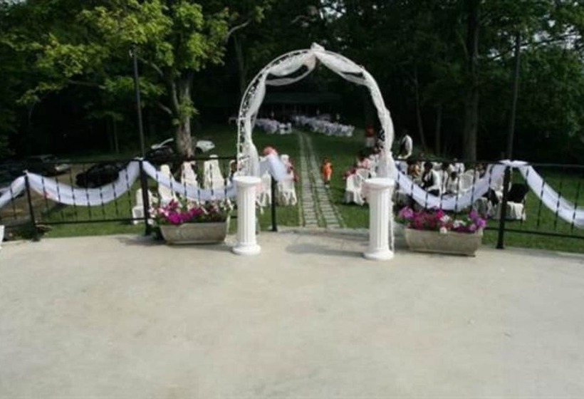 Six Acres Bed & Breakfast