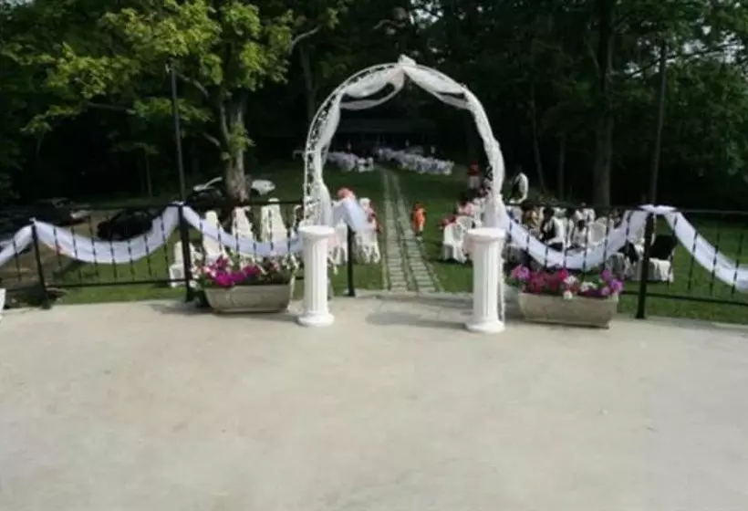 Six Acres Bed & Breakfast