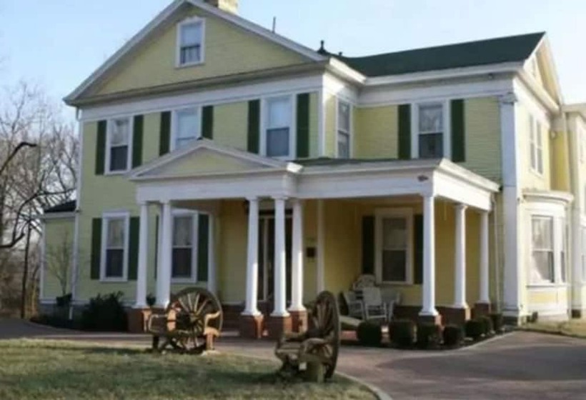 Six Acres Bed & Breakfast