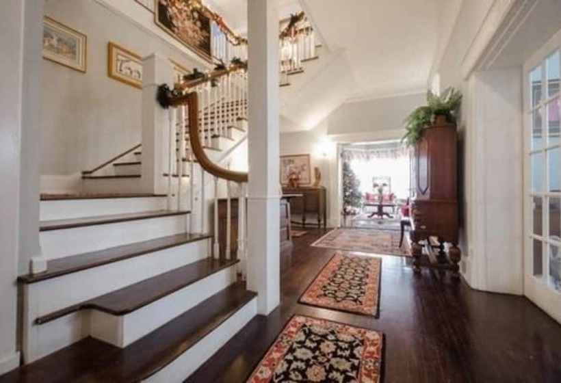 Six Acres Bed & Breakfast