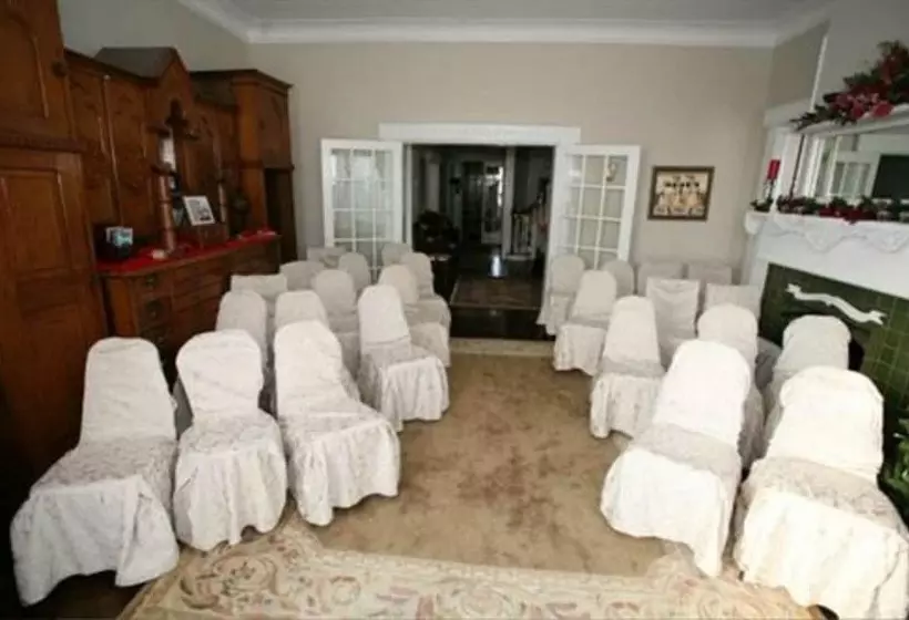 Six Acres Bed & Breakfast