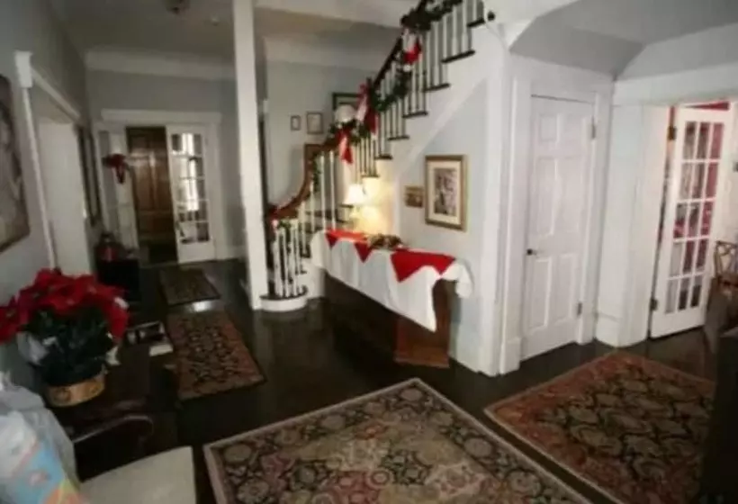 Six Acres Bed & Breakfast