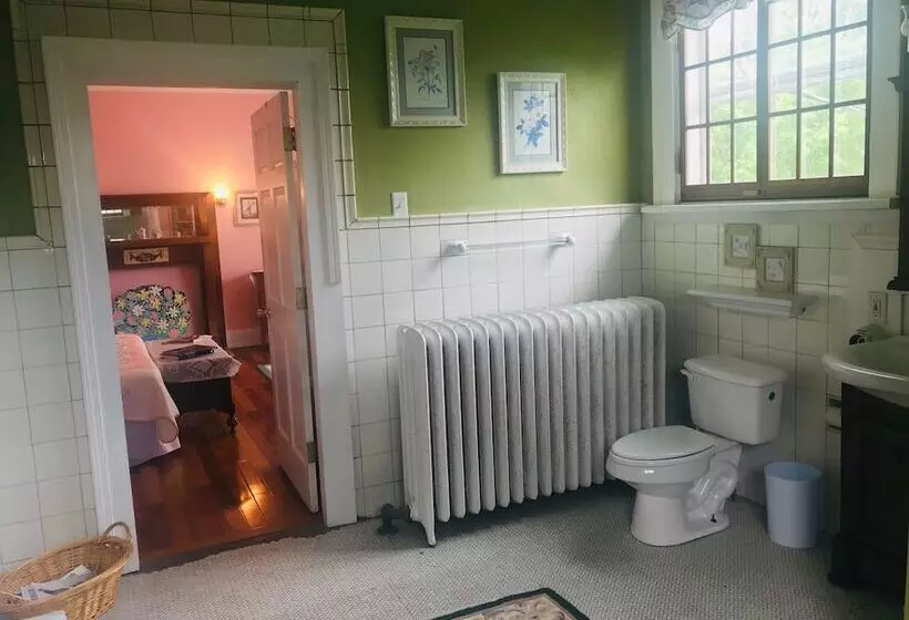 Six Acres Bed & Breakfast