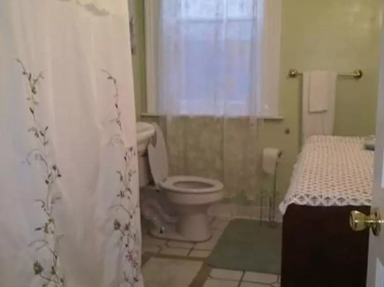 Six Acres Bed & Breakfast