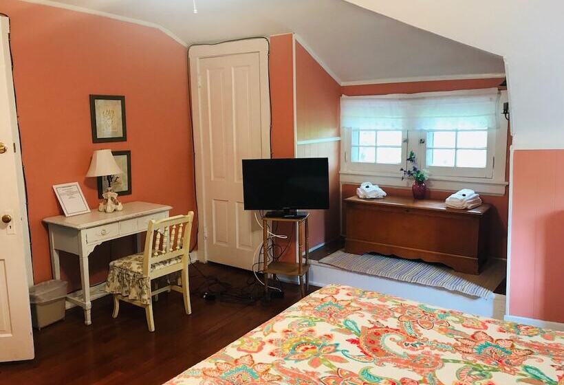 Six Acres Bed & Breakfast