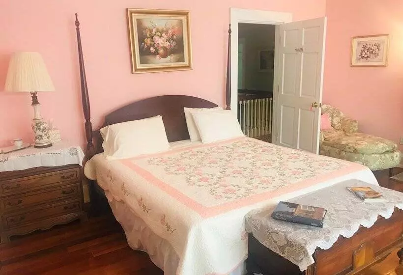 Six Acres Bed & Breakfast