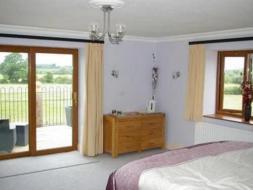 住宿加早餐  Whaddon Grove House