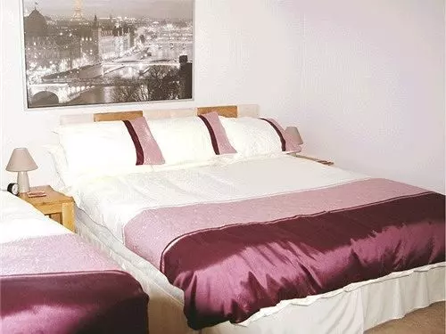 민박 Whaddon Grove House