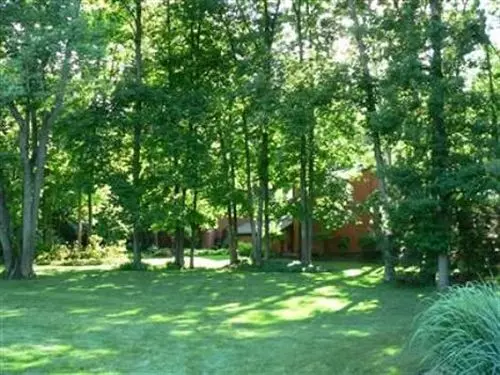 Whispering Oaks Bed & Breakfast