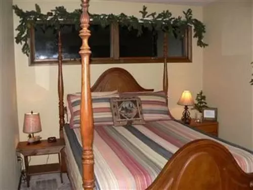 Whispering Oaks Bed & Breakfast