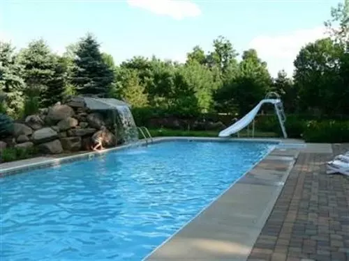 Whispering Oaks Bed & Breakfast