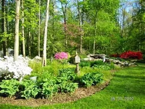 Whispering Oaks Bed & Breakfast