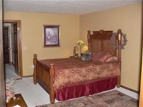 Whispering Oaks Bed & Breakfast
