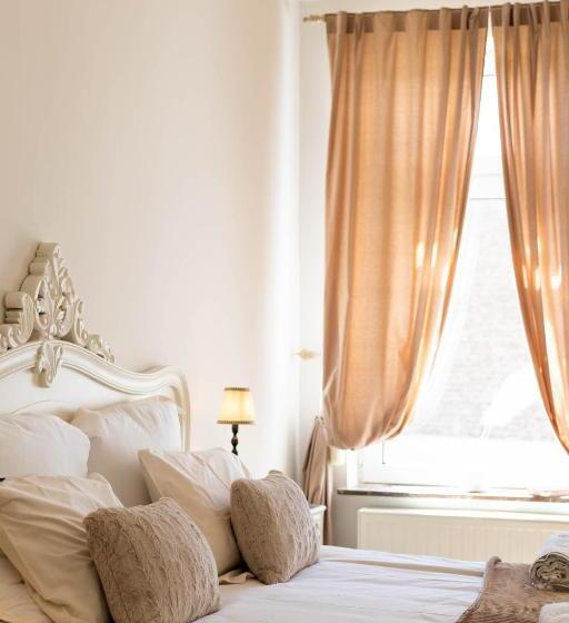 تختخواب و صبحانه Huis Van Loon