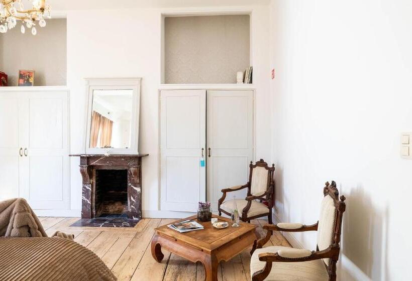 تختخواب و صبحانه Huis Van Loon