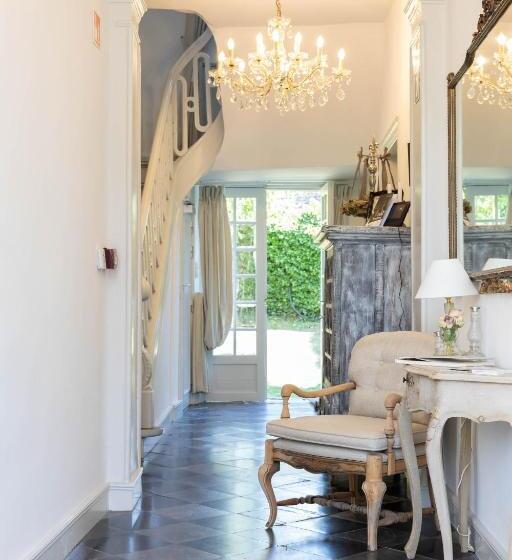 تختخواب و صبحانه Huis Van Loon