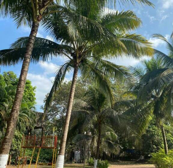 Bed and Breakfast Kawale S Palms & Retreat