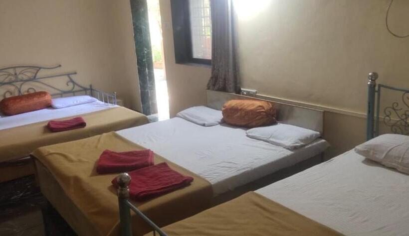 בית מלון כפרי Hilltone Panorama Bungalow Veg Non Veg Matheran