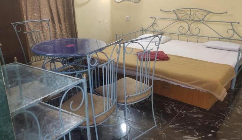 בית מלון כפרי Hilltone Panorama Bungalow Veg Non Veg Matheran