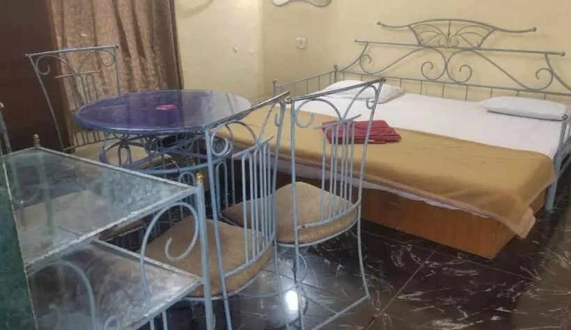 Hotelli Hilltone Panorama Bungalow Veg Non Veg Matheran