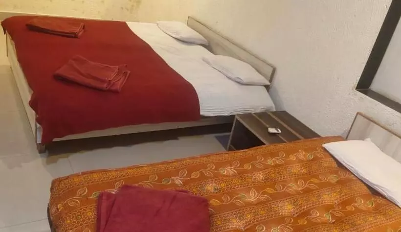 Hotelli Hilltone Panorama Bungalow Veg Non Veg Matheran