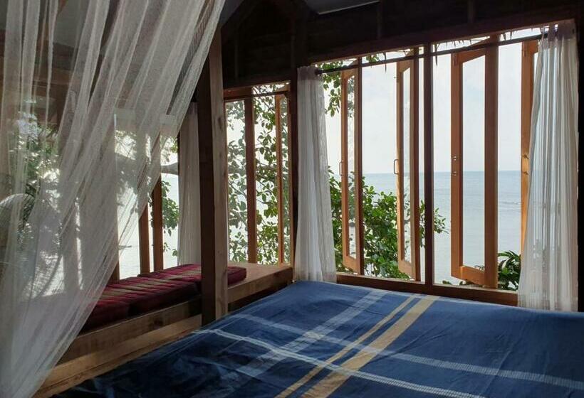 בית מלון כפרי Palm Beach Resort Koh Phayam