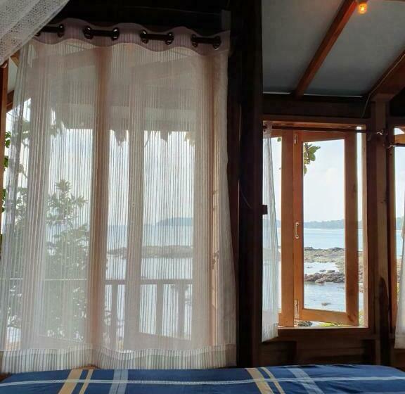 בית מלון כפרי Palm Beach Resort Koh Phayam