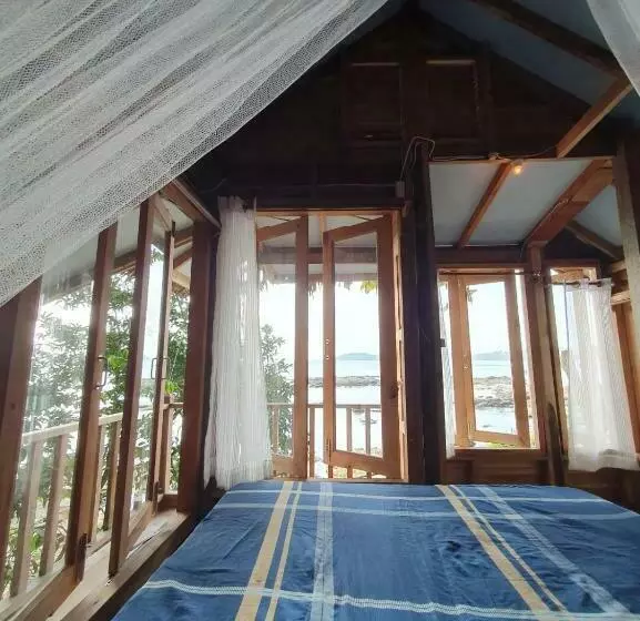 Hotelli Palm Beach Resort Koh Phayam