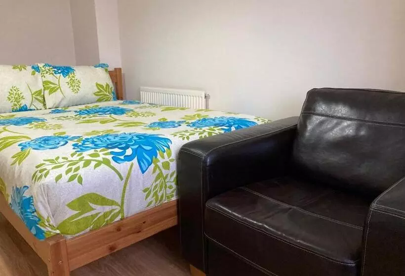 ペンション Eltar Hostle