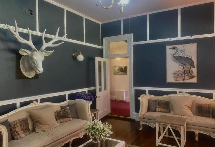 بنسيون Leura House