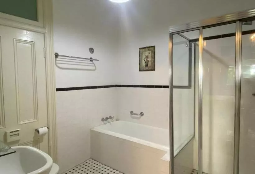 Majatalo Leura House