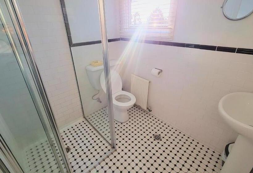 بنسيون Leura House