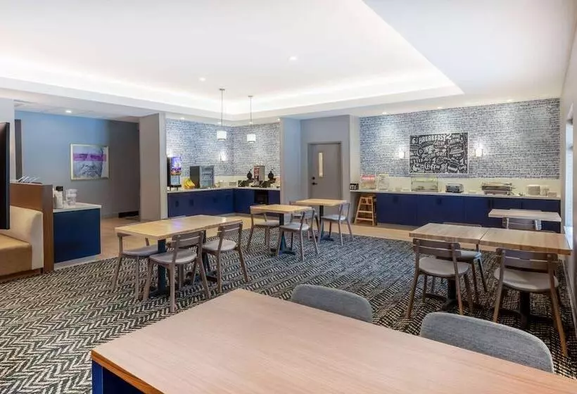 ホテル Americinn By Wyndham Mountain Home