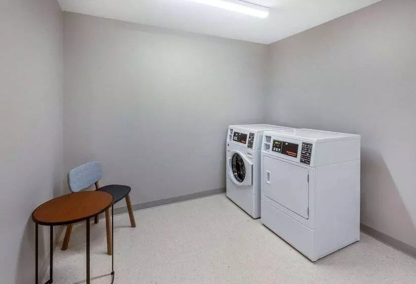 ホテル Americinn By Wyndham Mountain Home