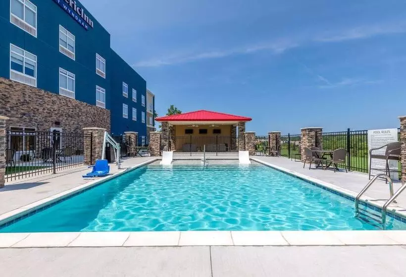 ホテル Americinn By Wyndham Mountain Home