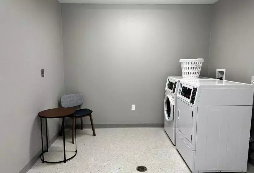 ホテル Americinn By Wyndham Mountain Home