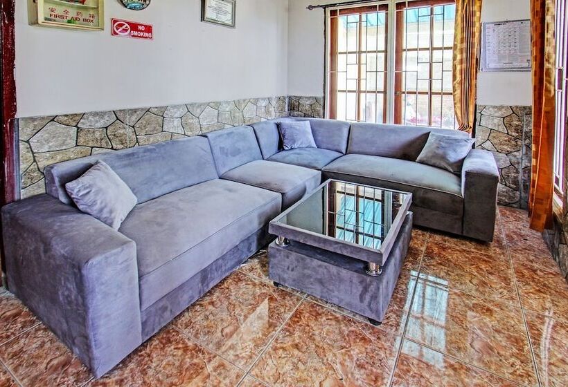 فندق Oyo 92059 Archi Homestay