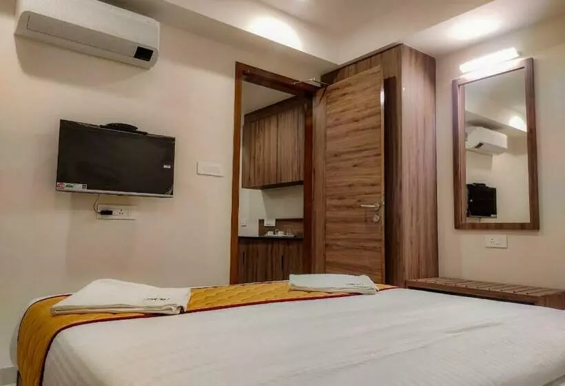 هتل Rr Mount Elite Suites