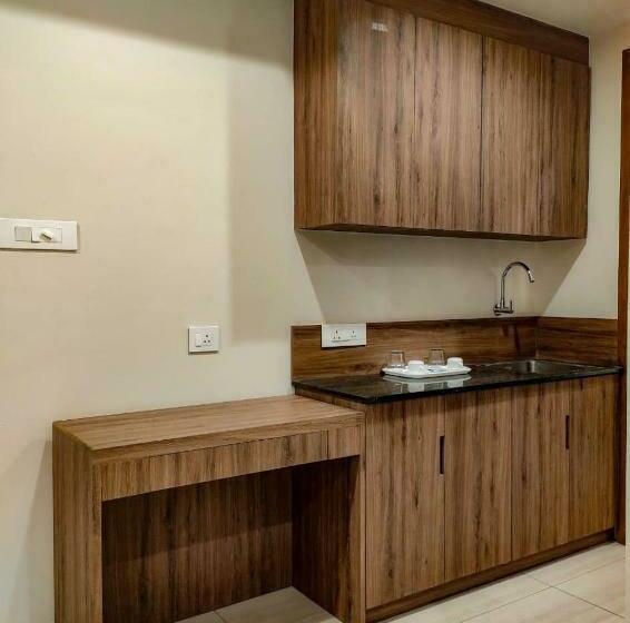 ホテル Rr Mount Elite Suites