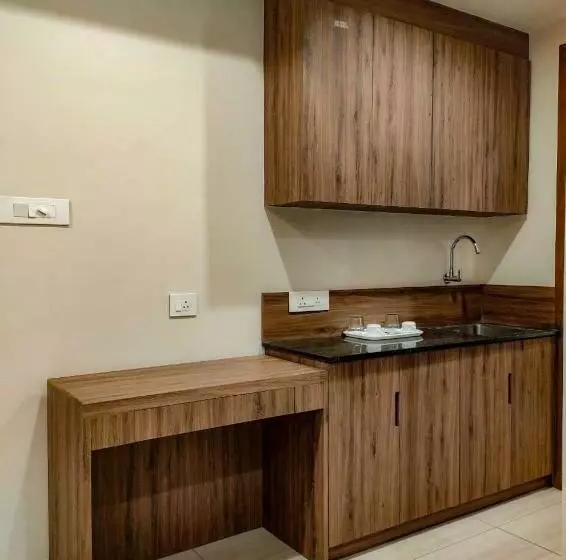 هتل Rr Mount Elite Suites