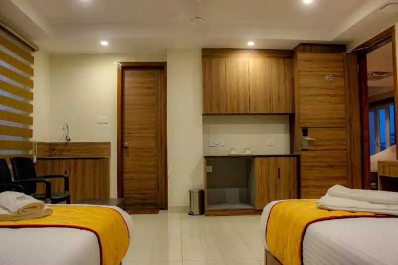 هتل Rr Mount Elite Suites