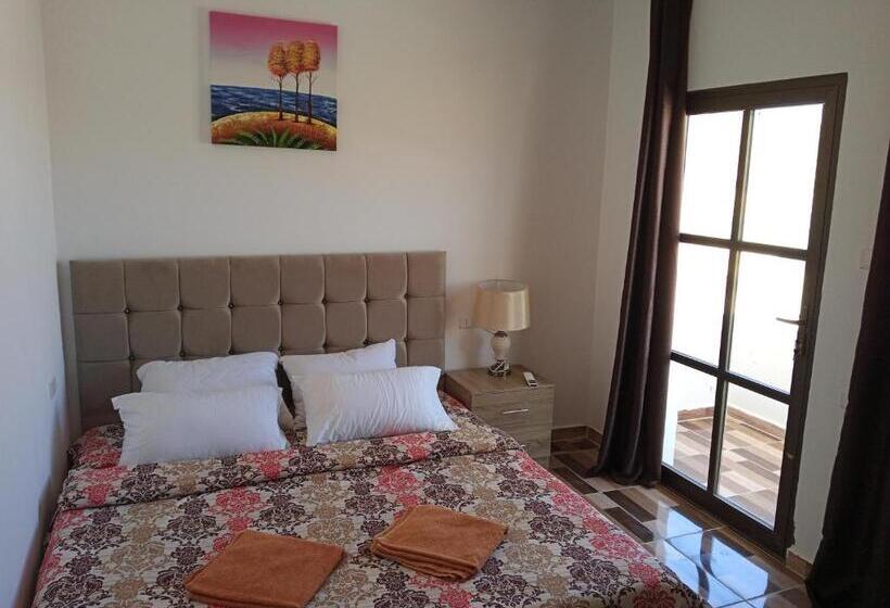 پانسیون The Stunning View